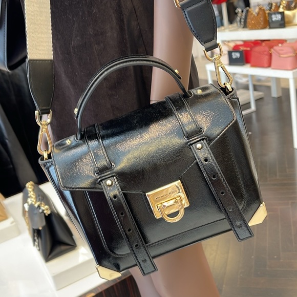 MICHAEL KORS
Manhattan Medium TH SCHOOL Crackled Metallic Leather SATCHEL
Black - Picture 4 of 16